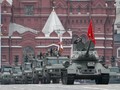 FOTO: Rusia Pamer Pelontar Rudal di Pawai Peringatan PD II