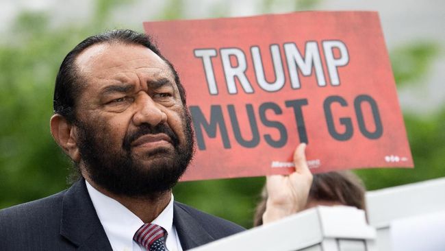 Sepuluh Juta Orang Teken Petisi Makzulkan Trump
