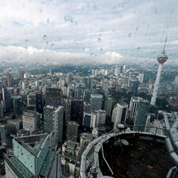 Sistem Imigrasi Malaysia Down, Antrean WNA di Bandara Chaos