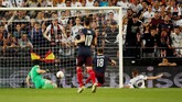 Kevin Gameiro membawa Valencia unggul 1-0 ketika laga baru berjalan 11 menit sekaligus mengejar keunggulan Arsenal yang menang 3-1 pada leg pertama semifinal Liga Europa. (Action Images via Reuters/Andrew Boyers)