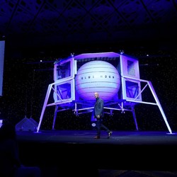 'Perang' Luar Angkasa: Elon Musk Ejek Bos Amazon