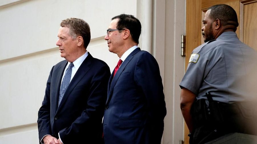 U.S. Treasury Secretary Steven Mnuchin and U.S. Trade Representative Robert Lighthizer wait to greet Chinese Vice Premier Liu He outside the office of the U.S. Trade Representative in Washington, U.S., May 9, 2019. REUTERS/James Lawler Duggan