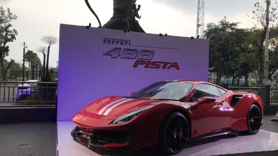 Setelah ditunggu-tunggu, lansiran produk Maranello itu akhirnya hadir pertama untuk Indonesia.