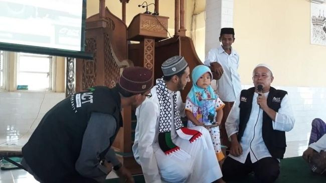 Gadis Cilik Aceh Bongkar Celengan Haji untuk Bantu Palestina