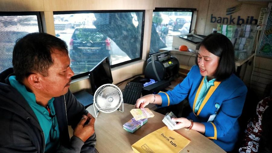 Warga dapat menukarkan uang dengan jumlah maksimal Rp 3,9 juta per orang