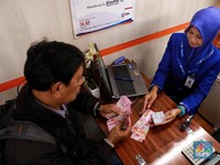 Pukul 09:00 WIB: Rupiah Lanjutkan Pelemahan ke 14.460/US$