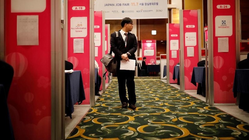 Mempunyai ilmu serta skill yang baik tidak menjamin para lulusan universitas di Korea bisa mendapatkan pekerjaan.