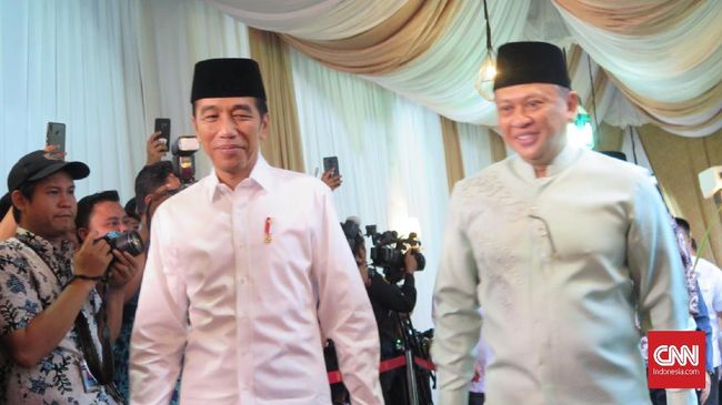 Buka Puasa di Rumah Bamsoet, Jokowi Disambut Fahri Hamzah