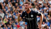 Bek tengah Manchester City Aymeric Laporte jadi sosok yang tepat menemani Virgil van Dijk di lini belakang. Ia ikut mencetak satu gol saat Man City mengalahkan Brighton & Hove Albion. (Reuters/John Sibley)