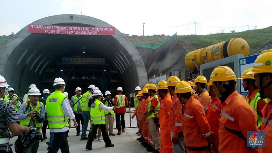 Menteri Perhubungan (Menhub) Budi Karya Sumadi tak mau proyek itu molor dari jadwal akhir 2021.