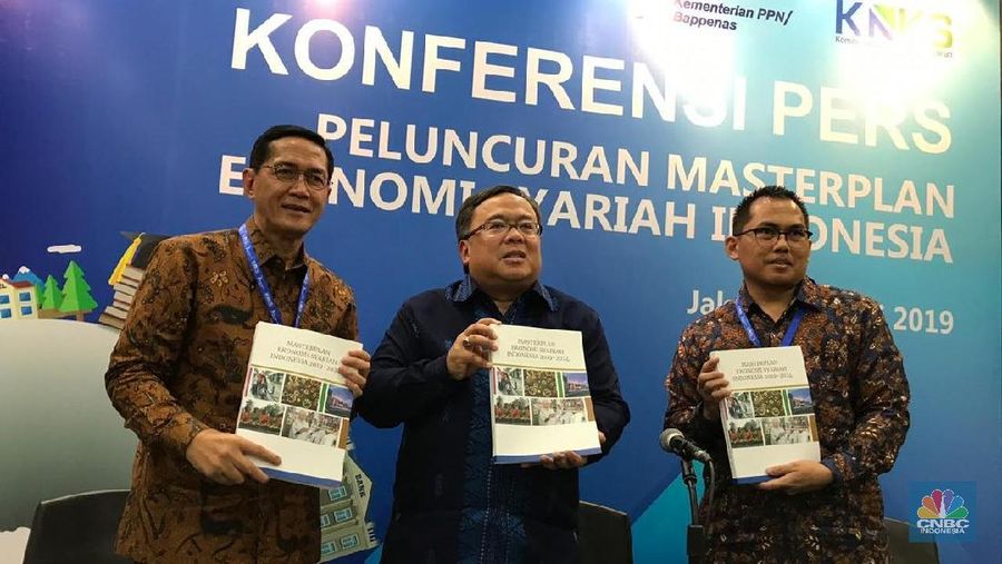 KNKS sudah memulai beberapa inisiatif yang merujuk pada masterplan, termasuk penguatan bank syariah.