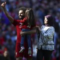 Aksi Mesra Mo Salah dan Putri Kecilnya di Lapangan Hijau