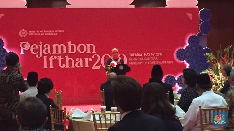 Menteri Luar Negeri RI Retno Marsudi mengundang para duta besar negara sahabat untuk berbuka puasa bersama.