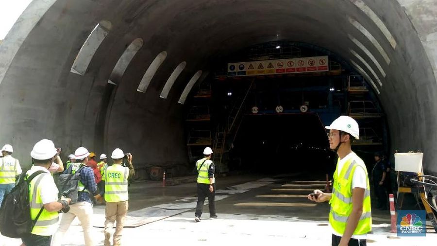 Pekerja kereta cepat China dilarang sementara masuk kembali ke Indonesia.