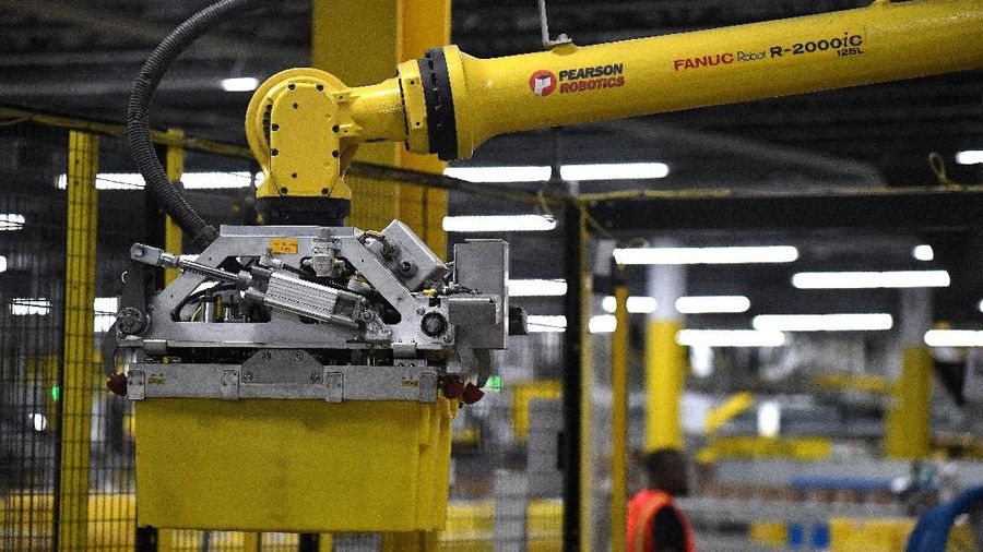 A 6-axis robotic arm picks up sorting containers at the Amazon fulfillment center in Baltimore, Maryland, U.S., April 30, 2019. REUTERS/Clodagh Kilcoyne