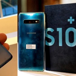 OnePlus 7 Pro Vs Samsung S10 Plus, Mana Lebih Canggih?
