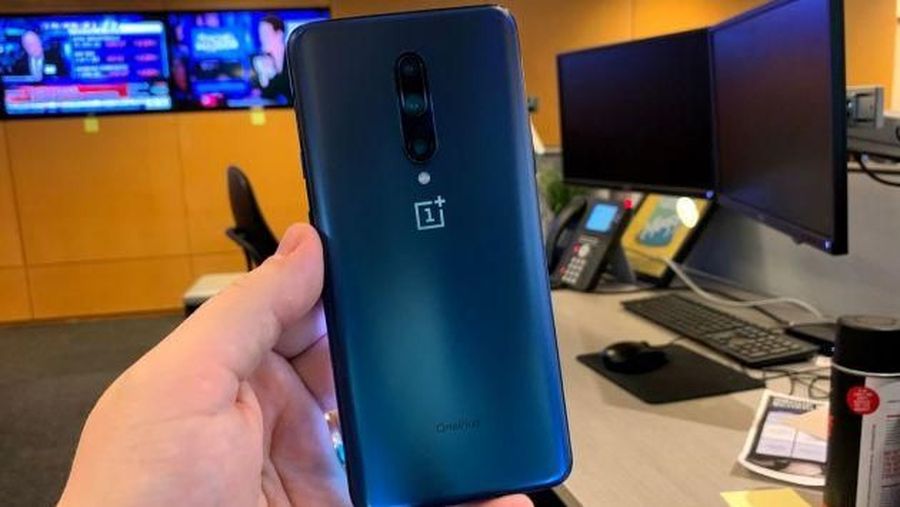 OnePlus, adik Oppo dan Vivo meluncurkan program bug bounty berhadiah Rp 98 juta jika bisa bobol ponselnya.