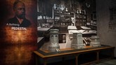 Dibukanya Museum Patung Liberty di era sekarang saat imigrasi menjadi topik yang hangat diperbincangkan sejak AS diperintah Presiden Donald Trump, dinilai sebagai momen tepat. (Drew Angerer/Getty Images/AFP)