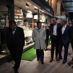Saat JK Rayakan Ulang Tahun di Lobby Hotel