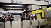 Para demonstran menyatakan tersinggung dengan tudingan Bolsonaro bahwa kelompok sayap kiri mendompleng aksi mereka. (REUTERS/Nacho Doce)