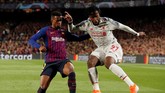Pelatih Ernesto Valverde sebenarnya masih membutuhkan Nelson Semedo. Namun, pemain internasional Portugal itu ingin meninggalkan Camp Nou demi mendapatkan waktu bermain lebih banyak. Jika Semedo hengkang, Moussa Wauge akan naik ke tim senior. (Reuters/John Sibley)