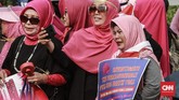 Di seberang istana, PIB pun menuntut keadilan atas ratusan petugas KPPS yang meninggal dunia selama pelaksanaan Pemilu 2019. (CNN Indonesia/Andry Novelino)