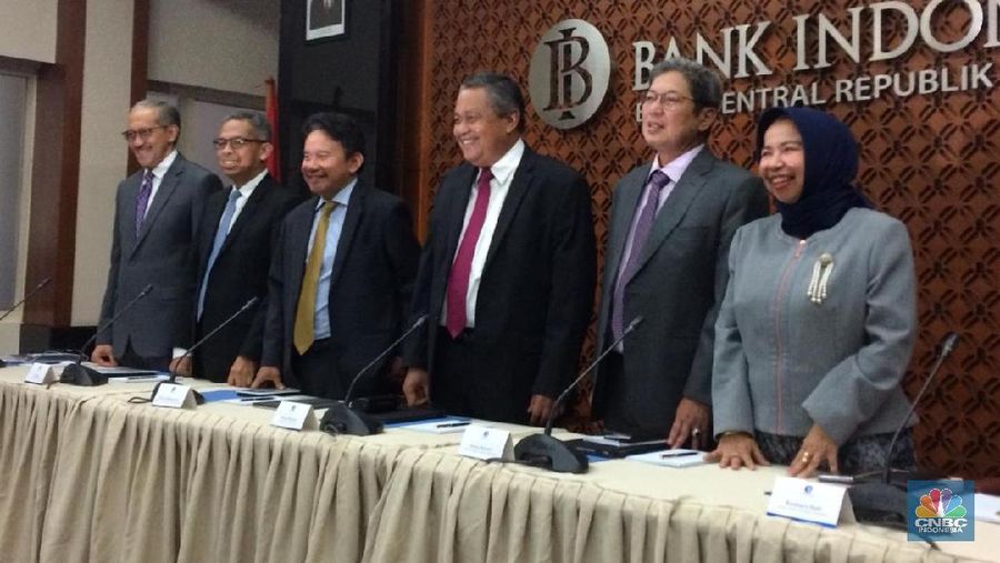 Bank Indonesia (BI) merevisi target defisit transaksi berjalan [current account deficit/CAD] dari 2,5% PDB menjadi 2,5%-3% PDB.