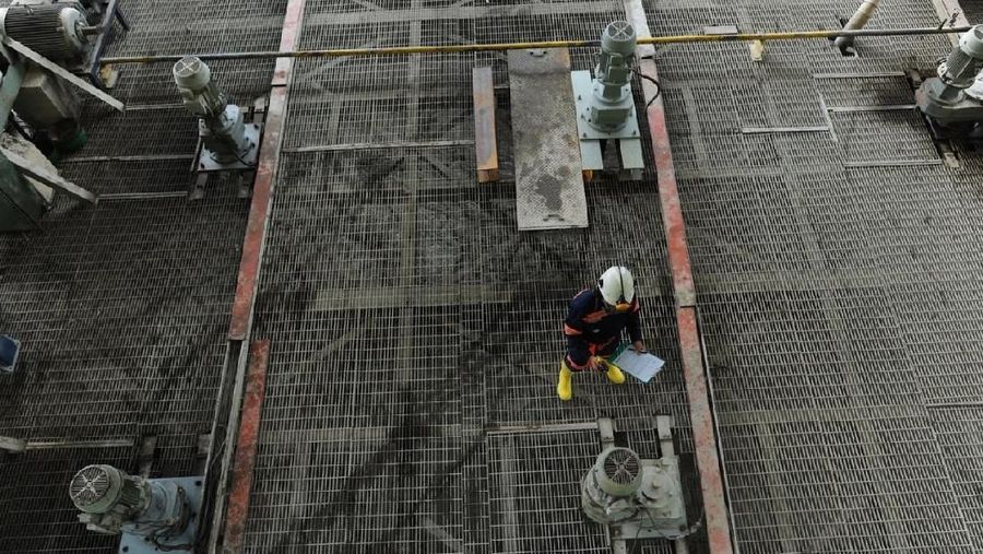 Emas merupakan komponen terbesar pendapatan Antam, berkontribusi sebesar Rp 3,94 triliun atau 63%.