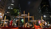 Para demonstran berbondong-bondong memenuhi jalan di sejumlah kota besar di Brasil, termasuk Sao Paulo, Rio de Janeiro, dan Belo Horizonte. (REUTERS/Pilar Olivares)