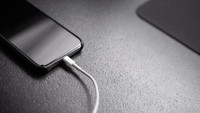 Kabel iPhone Cuma Ada Dua Masalah, Lemot Ngecas atau Cepat Putus, Ini Solusinya