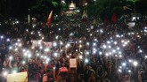 Akibat unjuk rasa itu, kegiatan di beberapa universitas negeri dan sekolah menengah di 27 negara bagian Brasil terpaksa dihentikan sementara. (REUTERS/Pilar Olivares)