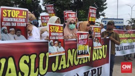 Emak-Emak Militan Tak Soal 02 Kalah, Cuma Tak Terima Curang