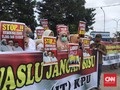 Emak-Emak Militan Tak Soal 02 Kalah, Cuma Tak Terima Curang