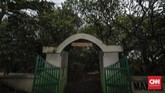 Keberadaan makam Dusun Bundaran Desa Pelelen seolah menambah lengkap aroma mistis yang ada. Angka kematian yang disebabkan kecelakaan lalu lintas (Lakalantas) tahun 2018 di Kabupaten Batang sebanyak 102 orang dan 407 orang korban luka-luka. (CNNIndonesia/Adhi Wicaksono).
