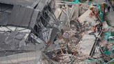 Bangunan sebuah pabrik di Shanghai, China roboh dan menewaskan 10 orang. Sedangkan 25 orang lainnya tertimbun reruntuhan. (REUTERS/Aly Song)