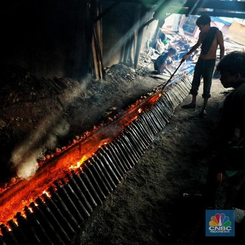 Intip Proses Pembuatan Lemang, Makanan Khas Ramadan