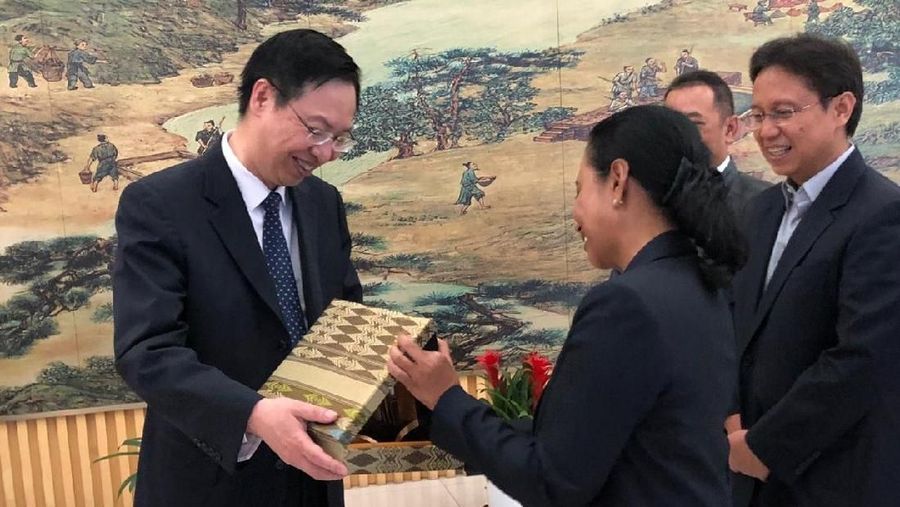 Menteri BUMN Rini Soemarno menyambangi negeri tirai Bambu dan dekati sejumlah bos industri logam untuk kebut hilirisasi di RI