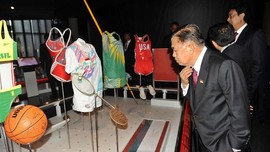 JK Tengok Raket Susy Susanti di Museum Olimpiade