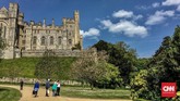 Kastel Arundel berada di kota Arundel, West Sussex, Inggris. Bangunan kuno ini sudah berdiri sejak abad ke-11, namun direnovasi pada abad ke-18 dan ke-19. (CNN Indonesia/Ardita Mustafa)