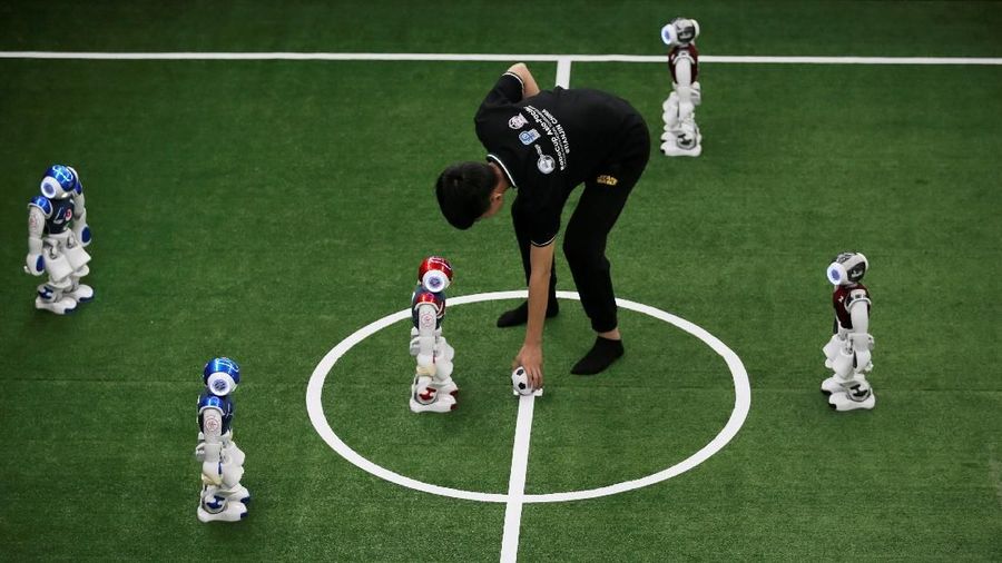 Kompetisi ini menarik perhatian para sarjana China maupun dunia dalam pengembangan indutri robot di dunia.