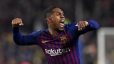 Malcom awalnya diharapkan bisa gemilang dan bersaing di timpat utama Barcelona. Hanya saja, karena jarang dimainkan Blaugrana, Malcom kehilangan kesempatan memperkuat Brasik di Copa America 2019.