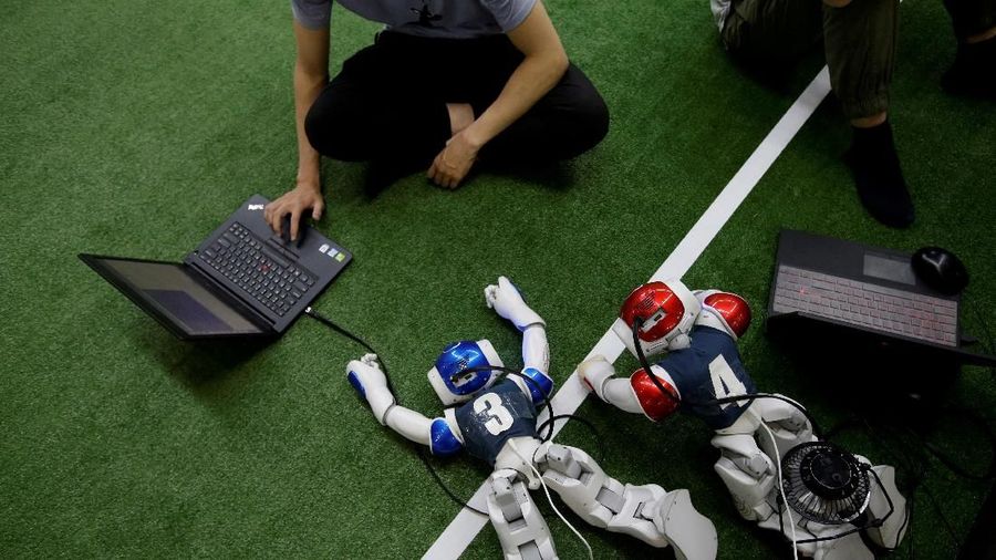 Kompetisi ini menarik perhatian para sarjana China maupun dunia dalam pengembangan indutri robot di dunia.