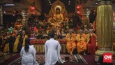Tahun ini perayaan Waisak di Wihara Ekayana Arama mengambil tema Mencintai Tanah Air Indonesia Dalam Kasih Buddha Kita Semua Bersaudara Wujudkan Masyarakat Sejahtera. (CNN Indonesia/ Hesti Rika)