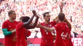 Manuel Neuer, Mats Hummels, dan Thomas Mueller menjadi pemain-pemain senior di Munchen yang masih akan bermain pada musim mendatang. (REUTERS/Michael Dalder)
