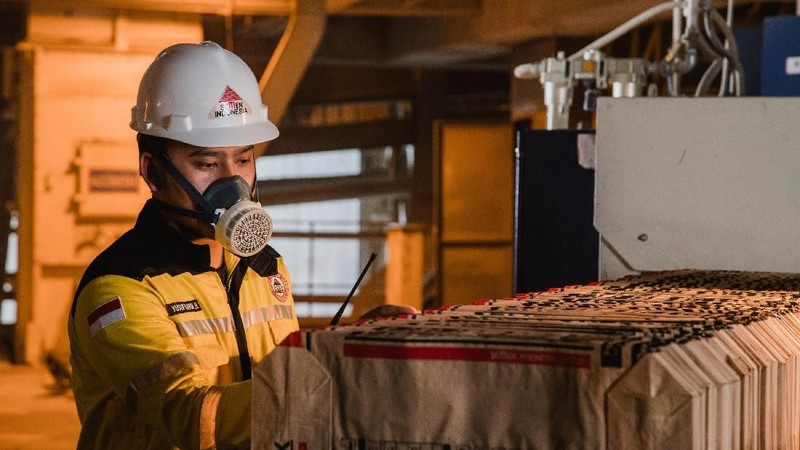 Jakarta, CNBC Indonesia- Semen merupakan kebutuhan utama dalam proyek infrastruktur. Inilah proses panjang pembuatan semen dari hulu sampai jadi infrastruktur.