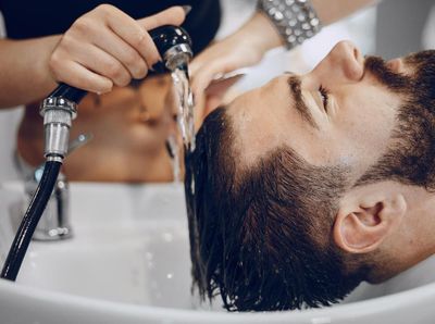 Peneliti Sudah Tahu Cara Rambut Uban Hitam Lagi, Ramu Obatnya
