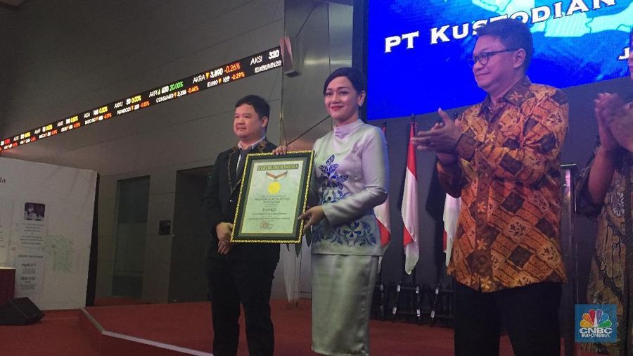 MURI memberikan penghargaan kepada KSEI karena berhasil mencatatkan total login aplikasi Acuan Kepemilikan Sekuritas (AKSes) sebanyak 6.825 investor.