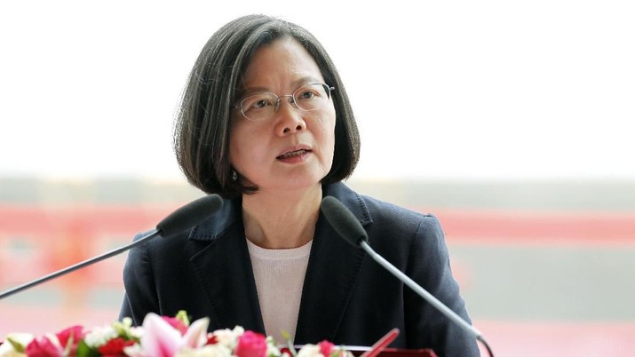 Taiwan's President Tsai Ing-wen delivers a speech during a groundbreaking ceremony for the island's naval submarine factory in Kaohsiung, southern Taiwan, Thursday, May 9, 2019. (AP Photo/Chiang Ying-ying)
