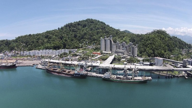 Jakarta, CNBC Indonesia- Semen merupakan kebutuhan utama dalam proyek infrastruktur. Inilah proses panjang pembuatan semen dari hulu sampai jadi infrastruktur.