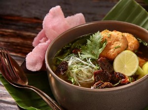 Lamaknyo! 5 Soto Padang Berkaldu Bening Gurih Untuk Makan Siang
